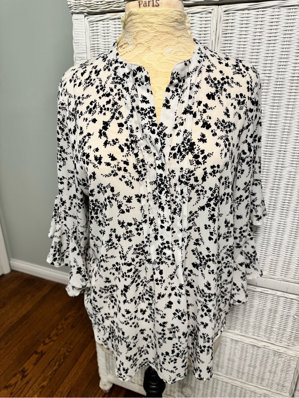 Vince Camuto White Tunic with Black Floral Print and Ruffle Sleeves